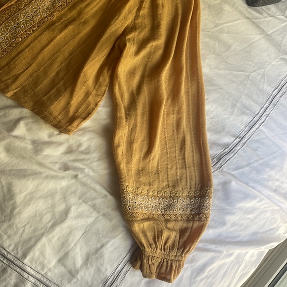 American Eagle Yellow Top - Picture 2 of 3